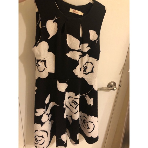 Black floral boutique dress - Picture 5 of 6